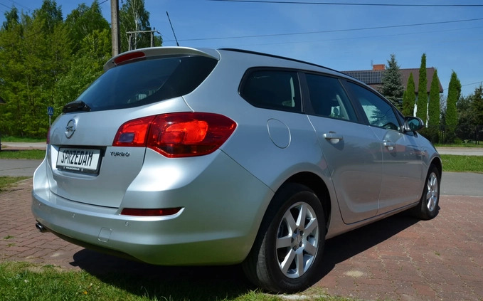 Opel Astra cena 26900 przebieg: 183000, rok produkcji 2012 z Przysucha małe 254